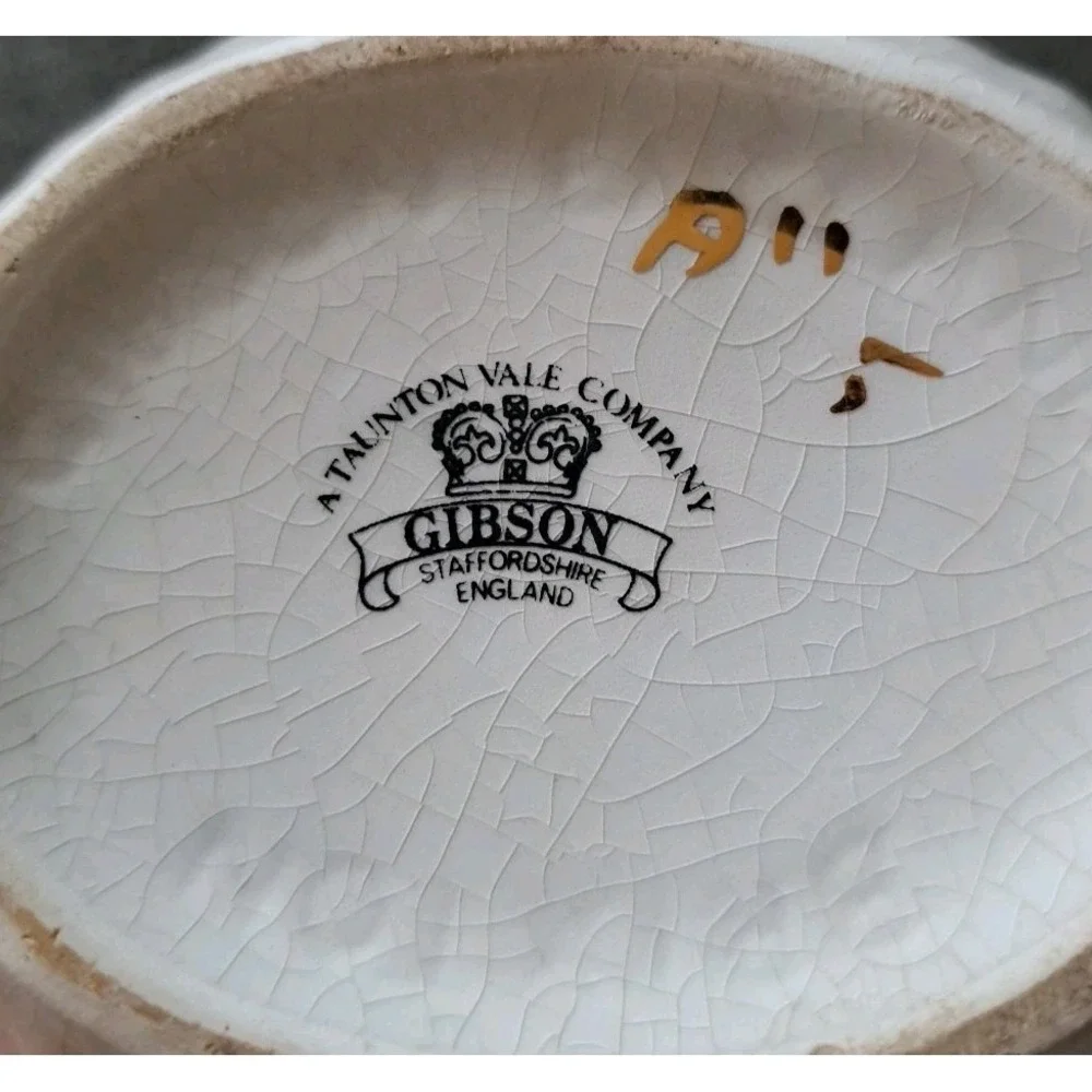 Vtg Rare Gibson Staffordshire Ribbed Floral Teapot White Porcelain‎ Gold Trim